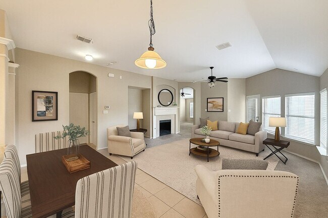 Building Photo - Beautiful, spacious 3B/2B home near the lake