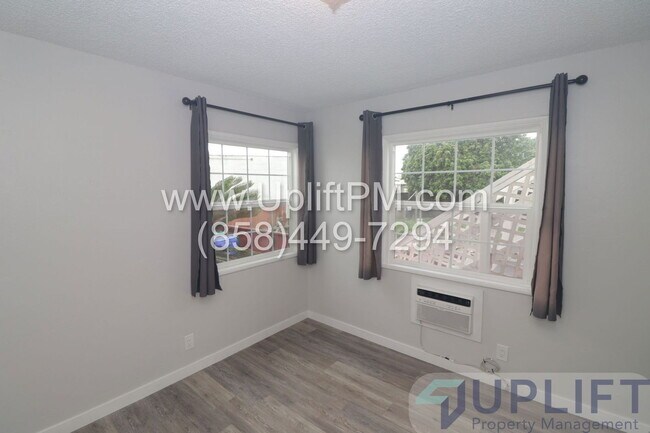 Building Photo - 4833 Castle Ave