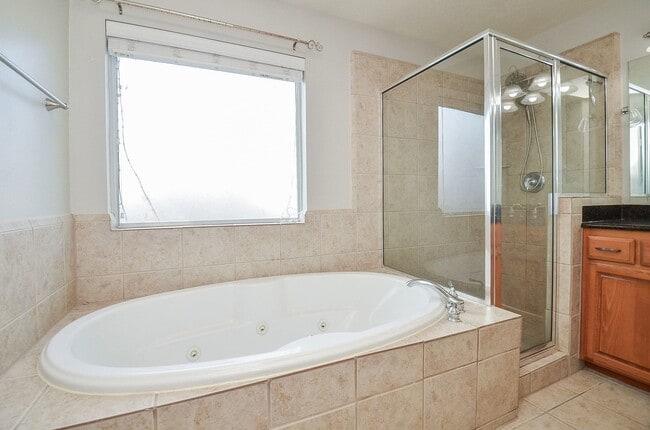 Building Photo - 1148 W 25th St