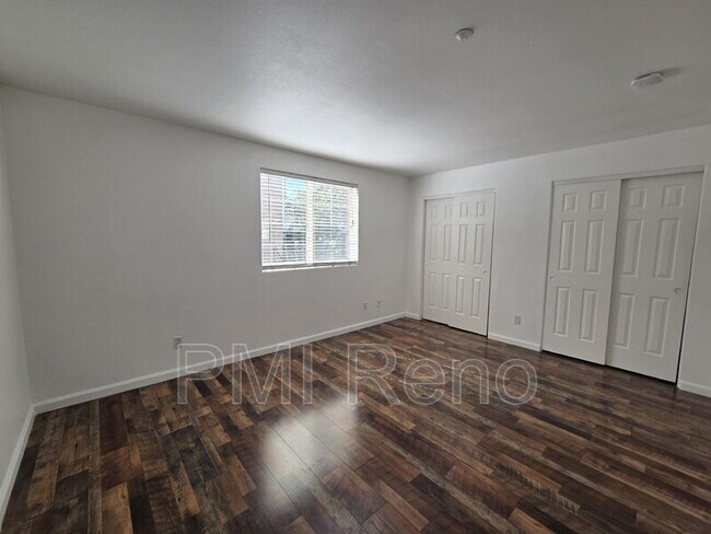 Building Photo - 421 Holcomb Ave