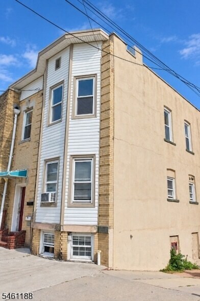 Building Photo - 104 Harrison Ave