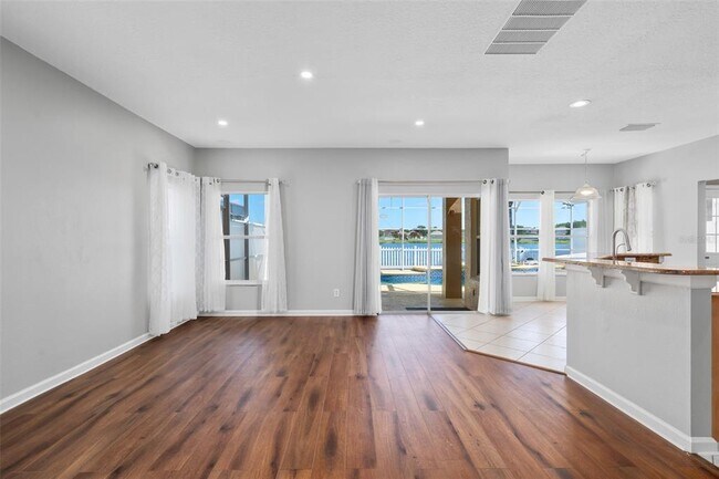 Building Photo - 1555 Harrier Dr