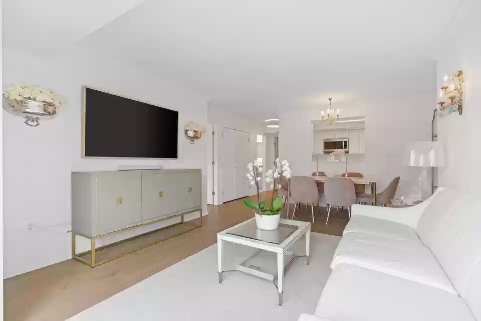 Building Photo - 2111 Wisconsin Ave NW