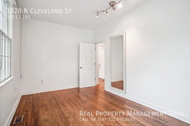 Building Photo - 1328 N Cleveland St