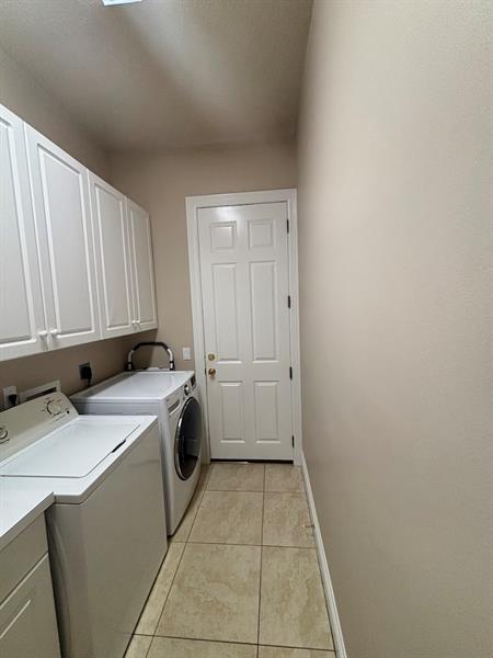 Building Photo - 5829 NW Zenith Dr
