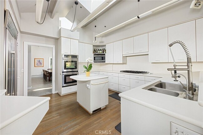 Building Photo - 31561 Peppertree-Bend