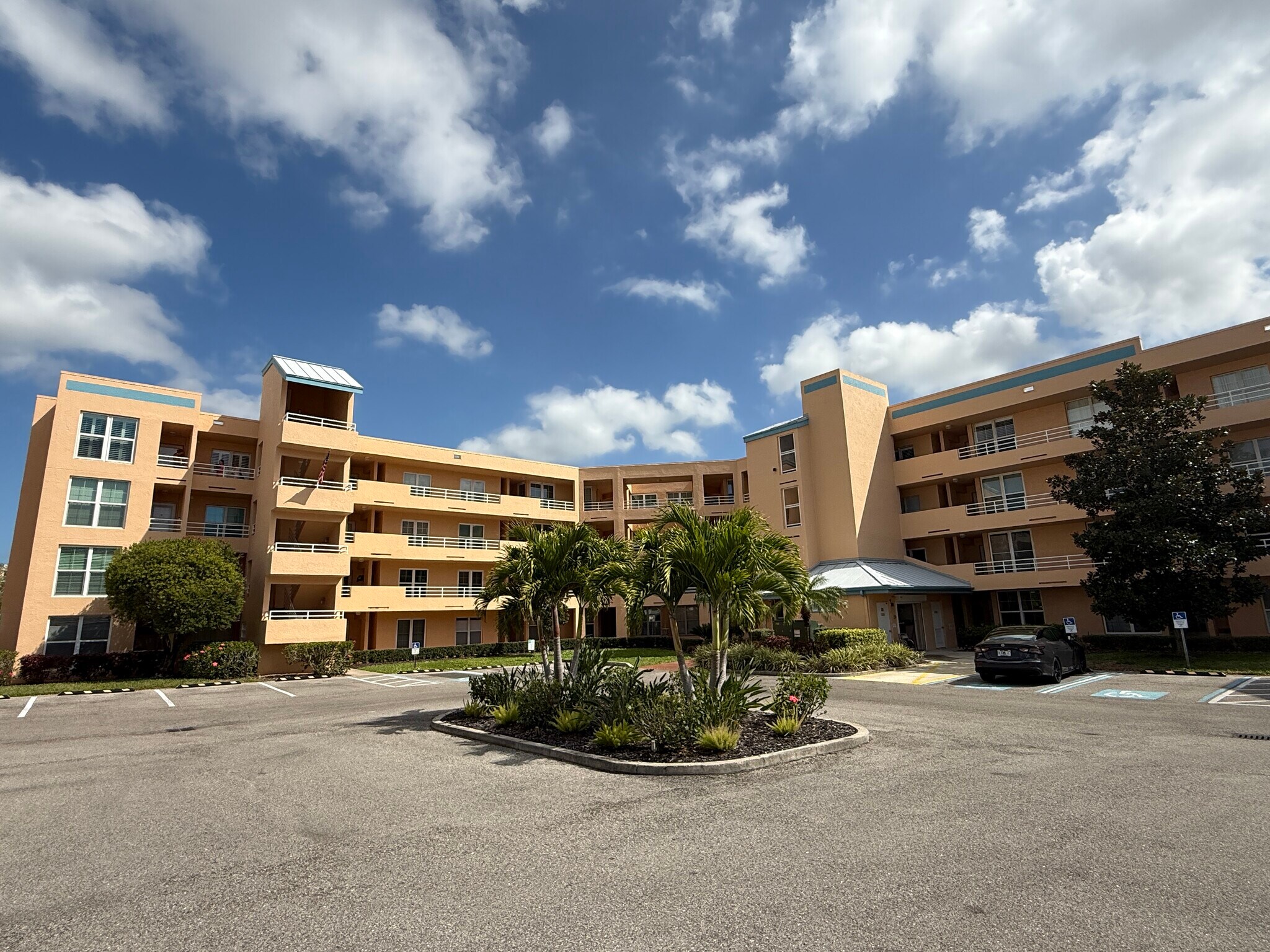 Building Photo - 4530 Pinebrook Cir