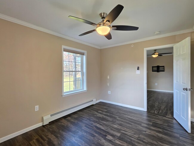 Building Photo - 4 Rock Point Rd