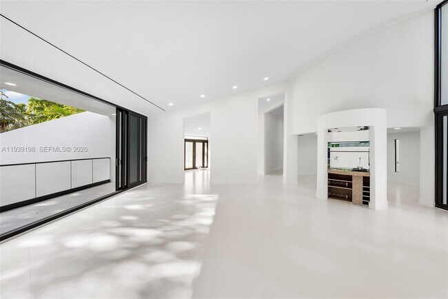 Building Photo - 7540 Los Pinos Blvd