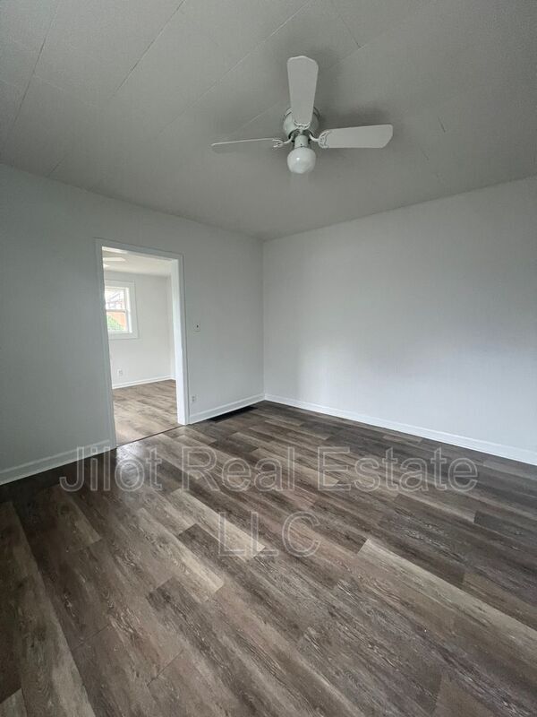 Building Photo - 3374 Colville Ave