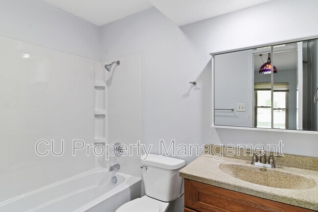 Building Photo - 2302A Melrose Dr