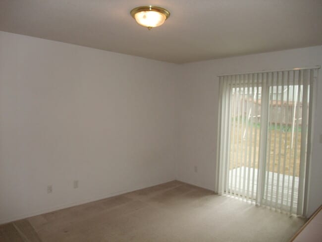 Building Photo - North Albany /  3 bed 2 Bath - Family Room...