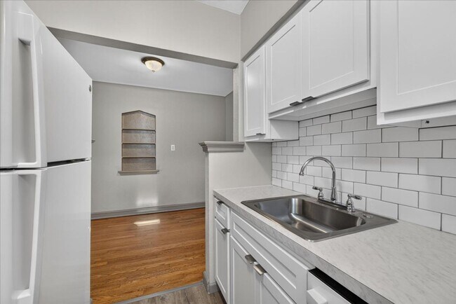 Building Photo - 4939 Pernod Ave