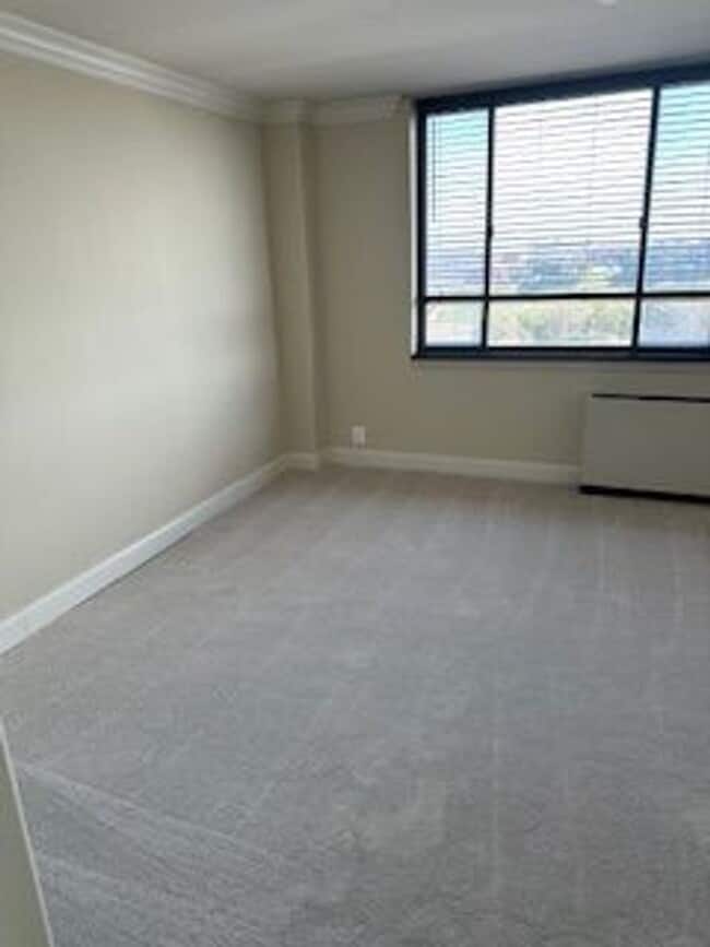 Building Photo - Gorgeous 1 bedroom 1 bath Condo located in The Manhattan