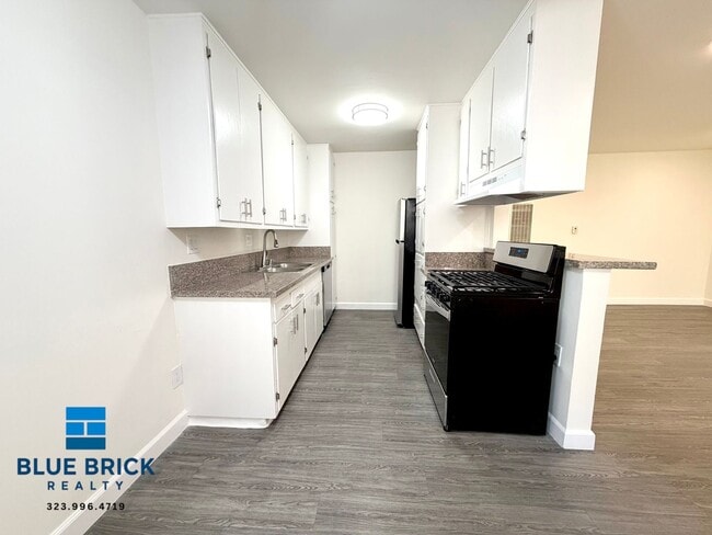 Building Photo - 5130 Yarmouth-23