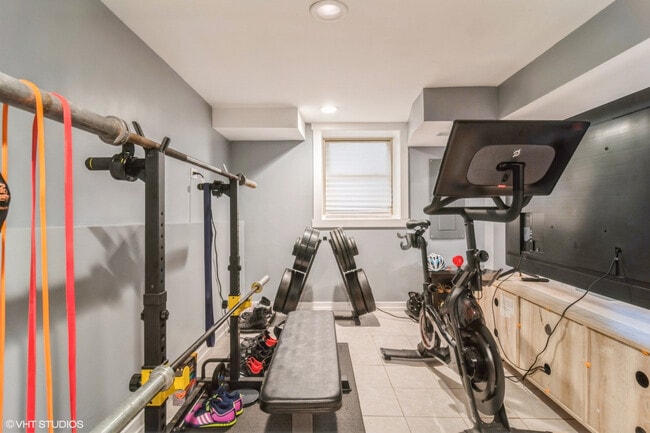 Building Photo - 4024 N Maplewood Ave