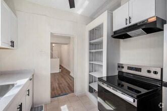 Building Photo - 3 bed 1 bath - newly updated, central air,...