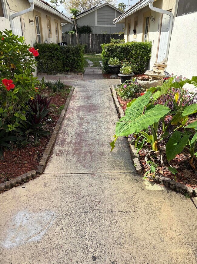 Building Photo - 1046 Goldenrod Rd