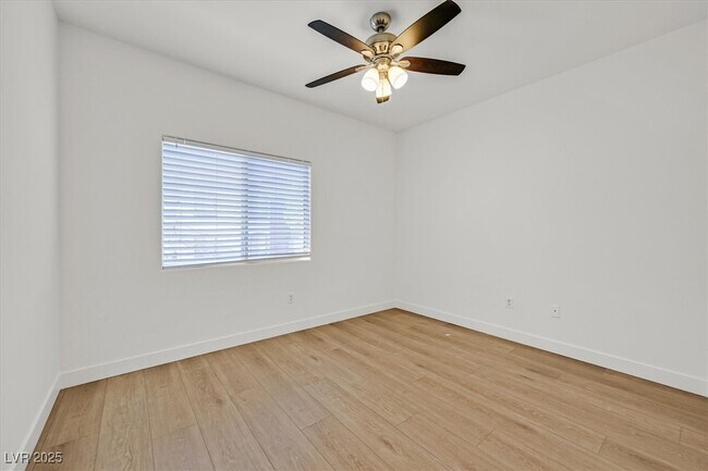 Building Photo - 2291 W Horizon Ridge Pkwy