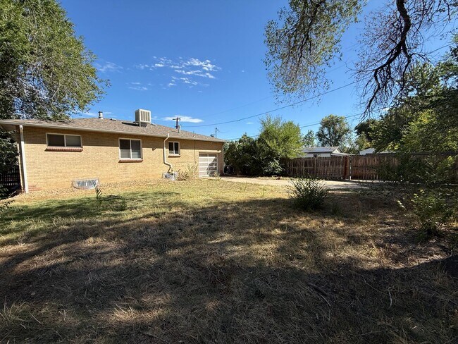 Building Photo - Beautifully Updated Home near Federal & Al...