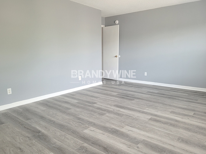 Building Photo - 10756 Glenayr Dr