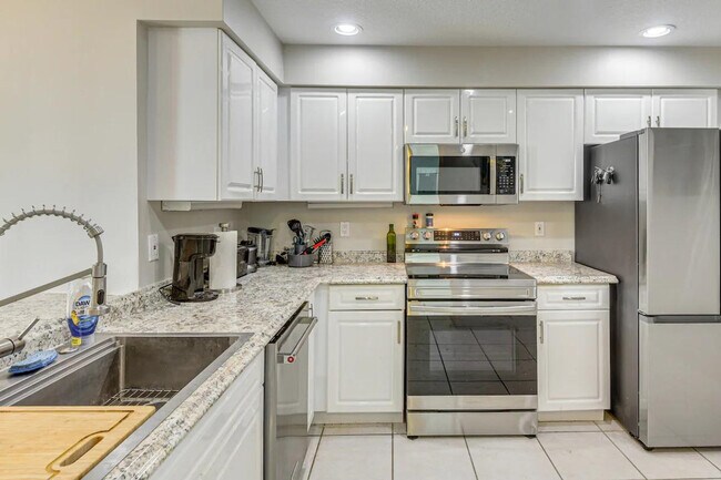 Building Photo - 4626 Harbour Village Blvd