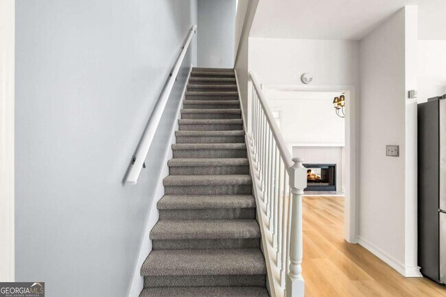 Building Photo - 529 Eastland Dr