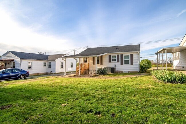 Building Photo - 341 E Park Ave