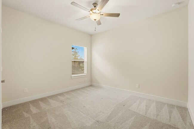 Building Photo - 4615 Bridgewood Dr