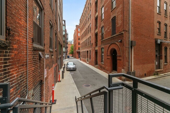 Building Photo - 346 Congress St