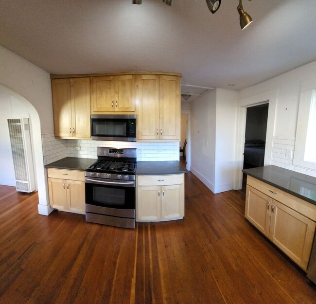 Building Photo - Jeffrey and Foothill Properties