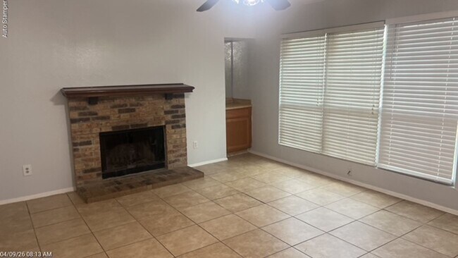 Building Photo - 501 Lantana Dr