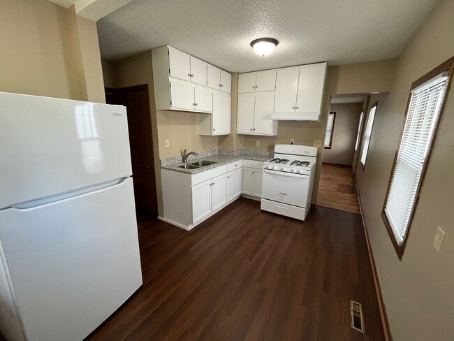 Building Photo - Single Family Home located south of Como P...
