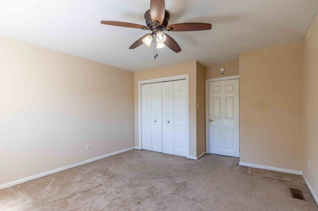Building Photo - Updated 2 Bedroom 1.5 Bath in Goshen Valley!