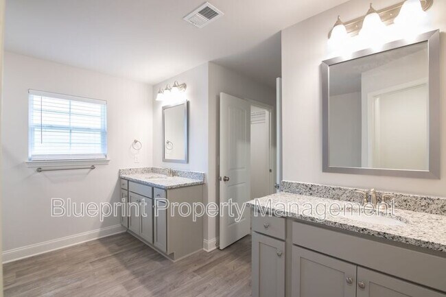 Building Photo - 281 Union Dr