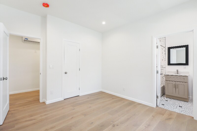 Building Photo - 5232 W 20th St