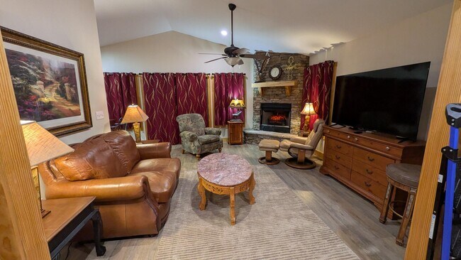 Building Photo - 1040 Rdg Pt Trl