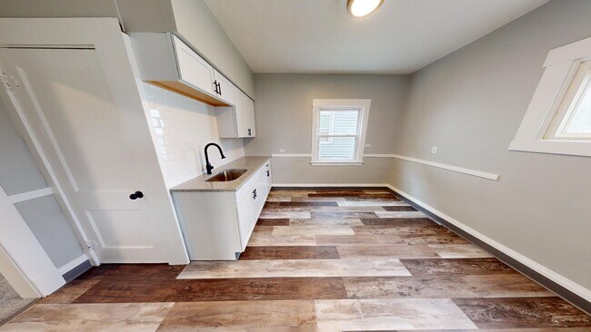 Building Photo - Old Brooklyn Area - 3 Bedroom Single Famil...