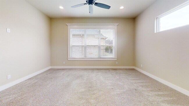 Building Photo - 2405 Vineyard Dr