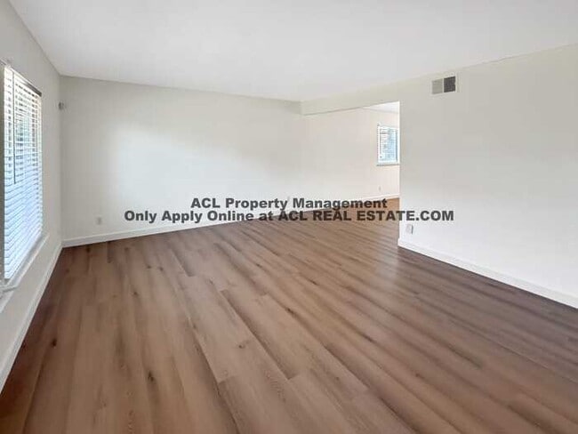 Building Photo - Spacious, Centrally Located 4 Bedroom 3 Bathroom Home