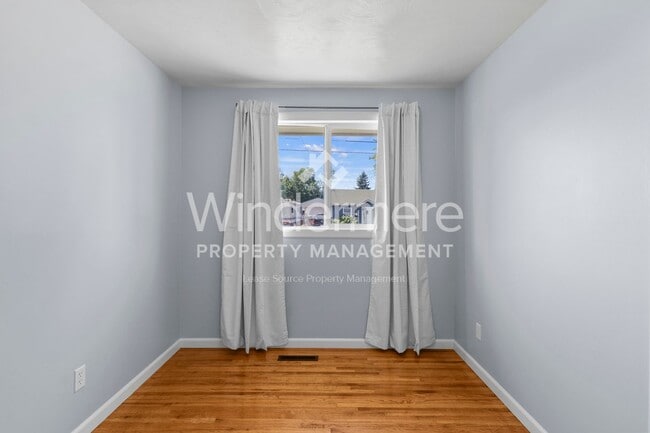 Building Photo - Welcome to this charming 3-bedroom, 1-bath...