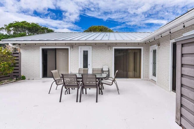 Building Photo - 1801 S US Hwy 1