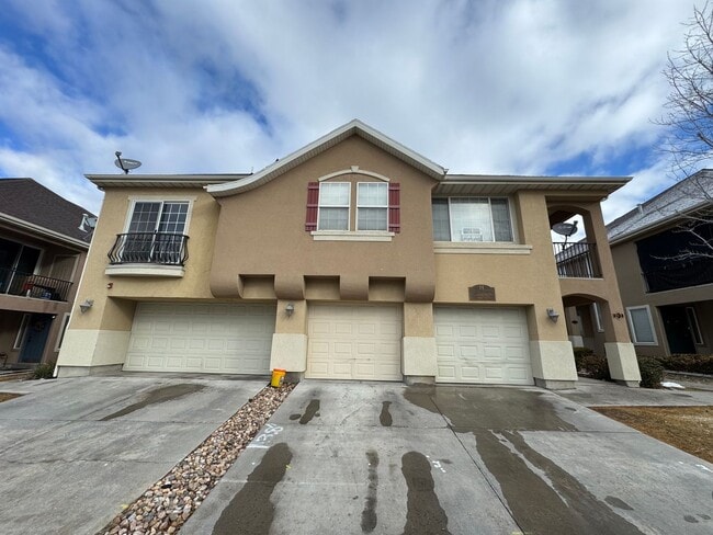 Primary Photo - Great 2 bed, 2 bath town home in Lehi