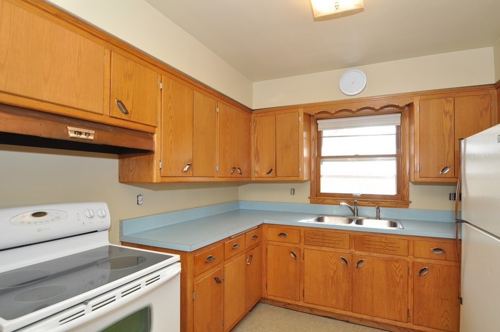 Building Photo - 3036 S Delaware Ave