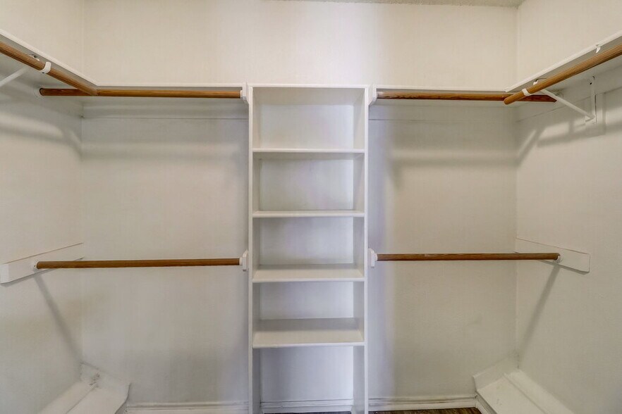 Building Photo - 1511 Springwood Dr