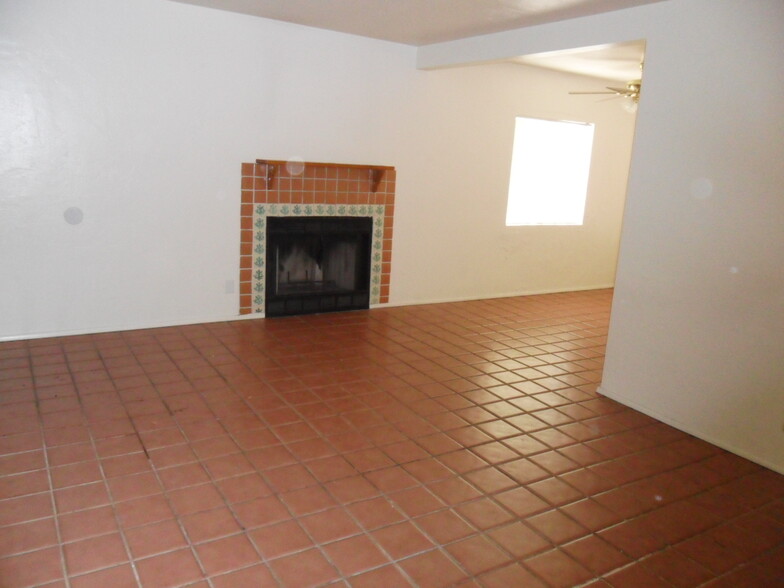 So much space - 1440 E Lee St