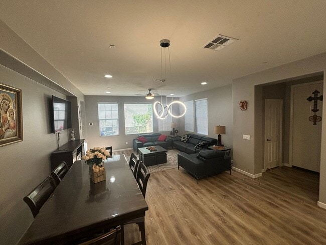 Building Photo - Beautifully Remodeled 3-Bedroom Home in Va...