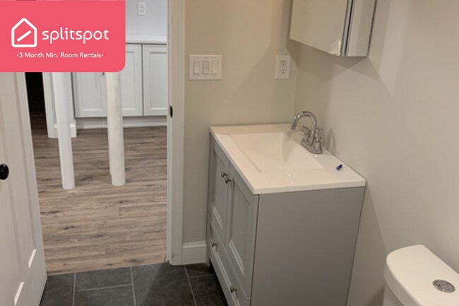Building Photo - Private room in 3 bedroom Boston Apartment...
