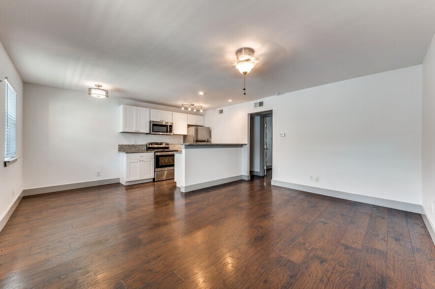 Building Photo - 4633 Fairmount St