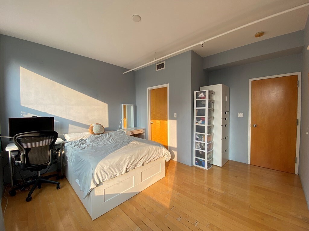 Building Photo - 453 Washington St